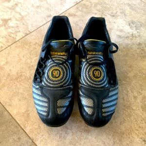 Men’s soccer cleats 10.5
